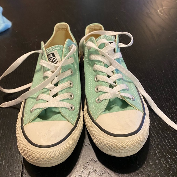 Converse Chuck Taylor low top - size 7 - Picture 1 of 5